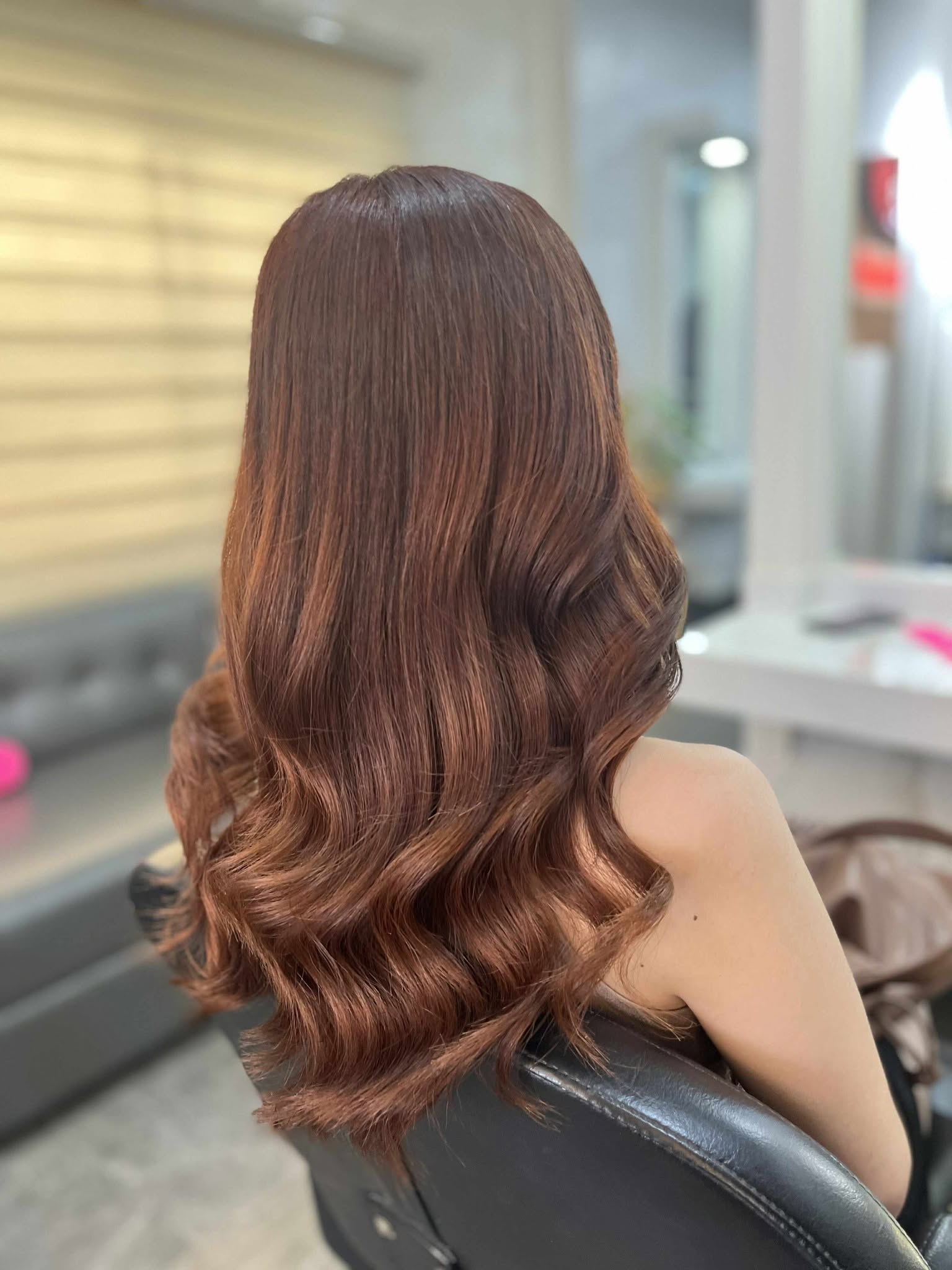 Precision haircut service at Elitista Salon
